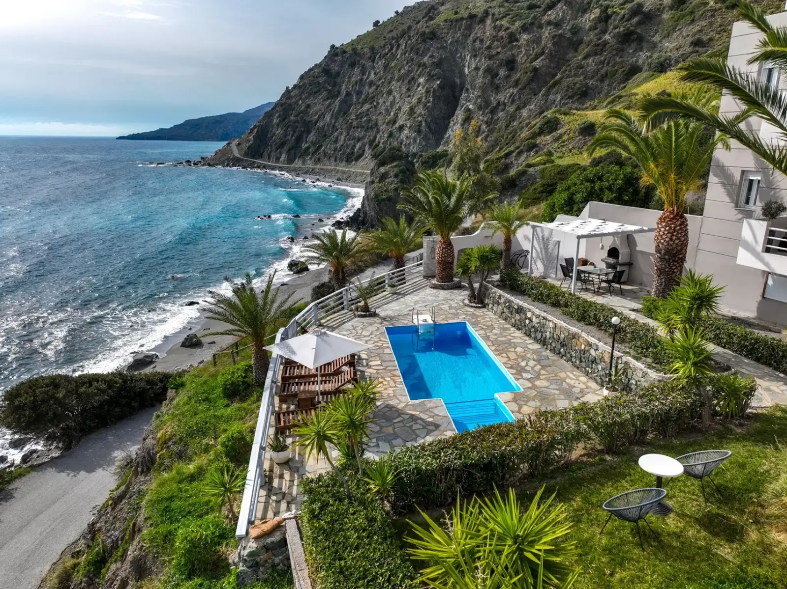 Villa Faye — garden and coast