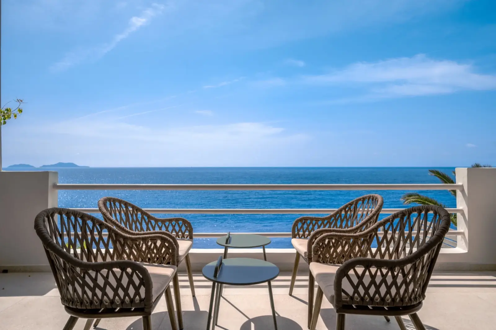 Villa Faye — terrace seating