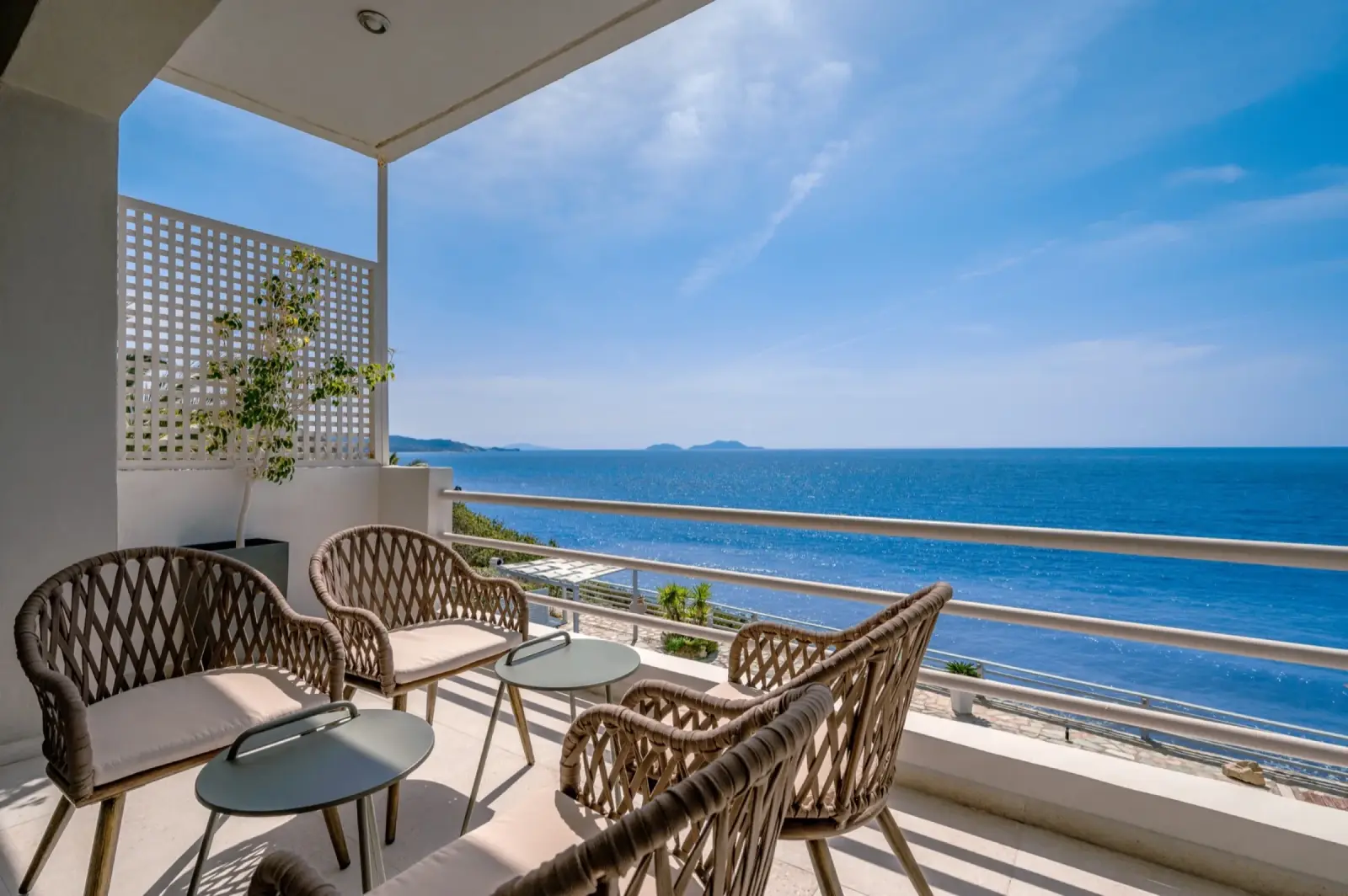 Villa Chryssa — terrace seating